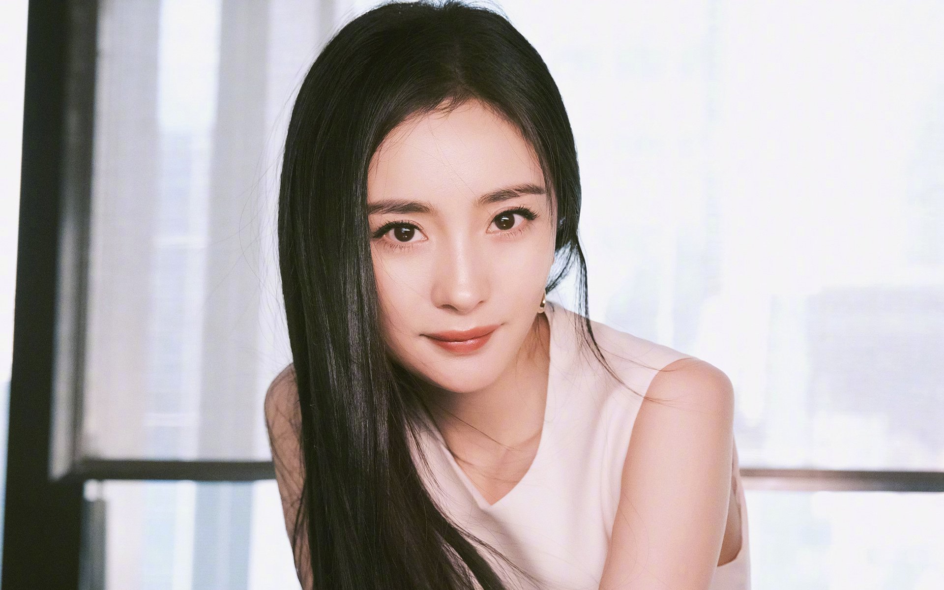 谷爱凌主场赢得胜利自由式滑雪赛场，自由滑雪选手谷爱凌